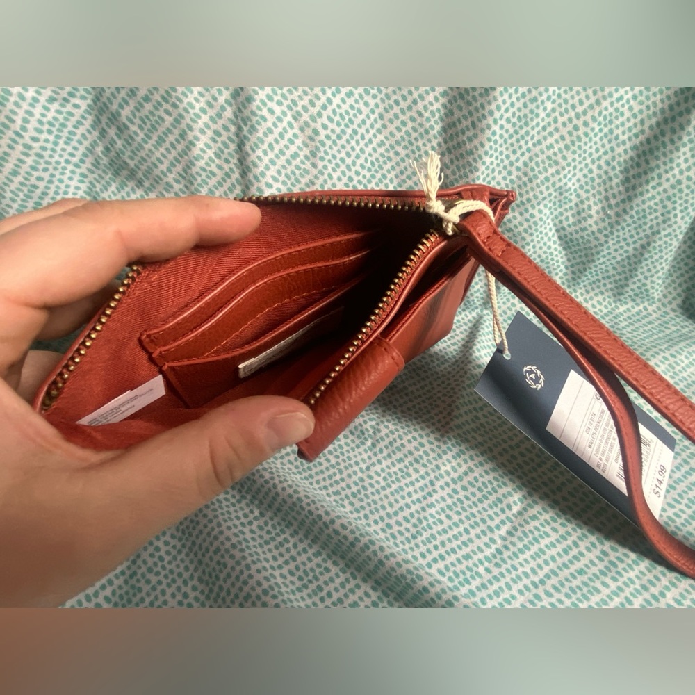 Universal Thread Zip Closure Wristlet - Picture 4 of 4